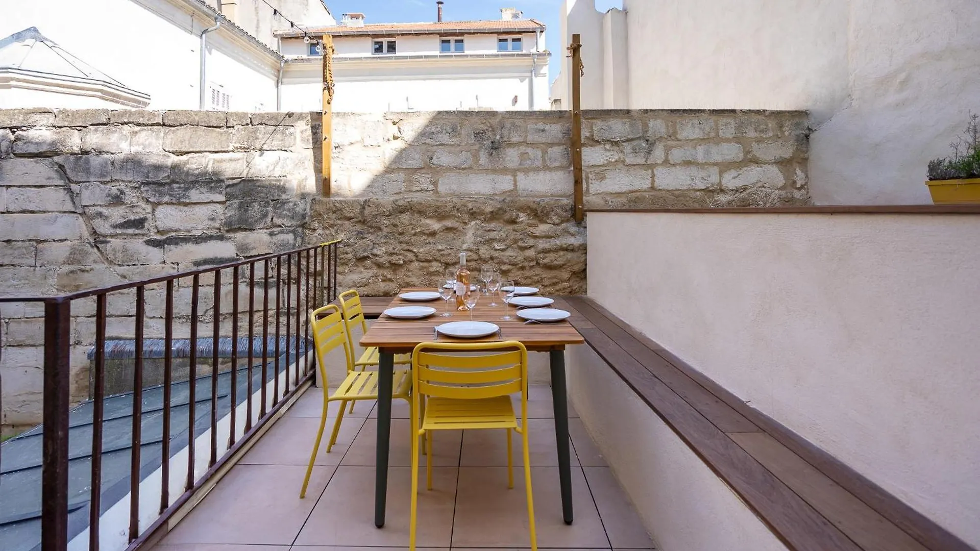 La Terrasse Du Saint-Didier Avignon 0*,